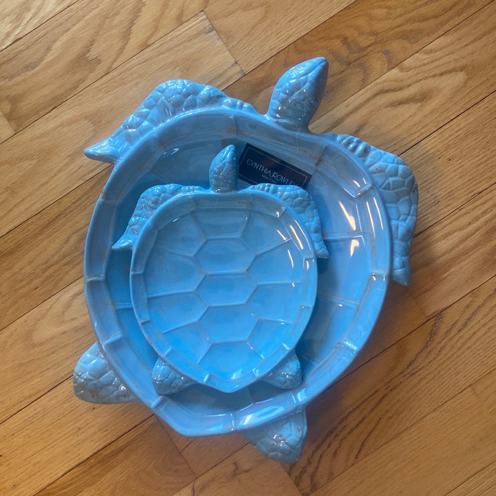 Sea turtle serving plates